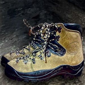 Woman’s La Sportiva MAKALU Leather Mountaineering Boot size 41 (9.5W)